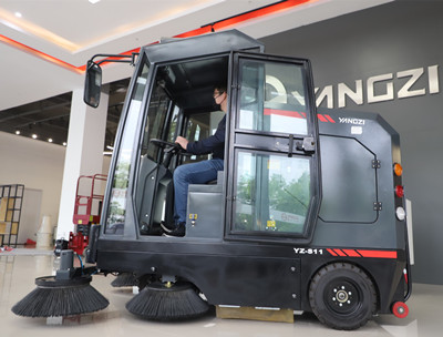 駕駛式掃地機(jī) 駕駛式掃地機(jī)